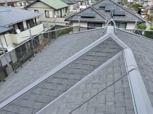横浜市戸塚区にて屋根修理〈スレート屋根からアルマにカバー工法〉