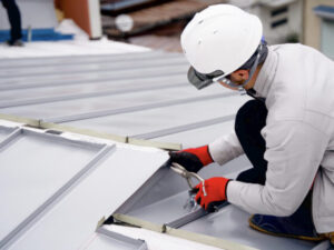 屋根の葺き替え工事とは？工事が必要な劣化症状やおすすめ屋根材を紹介